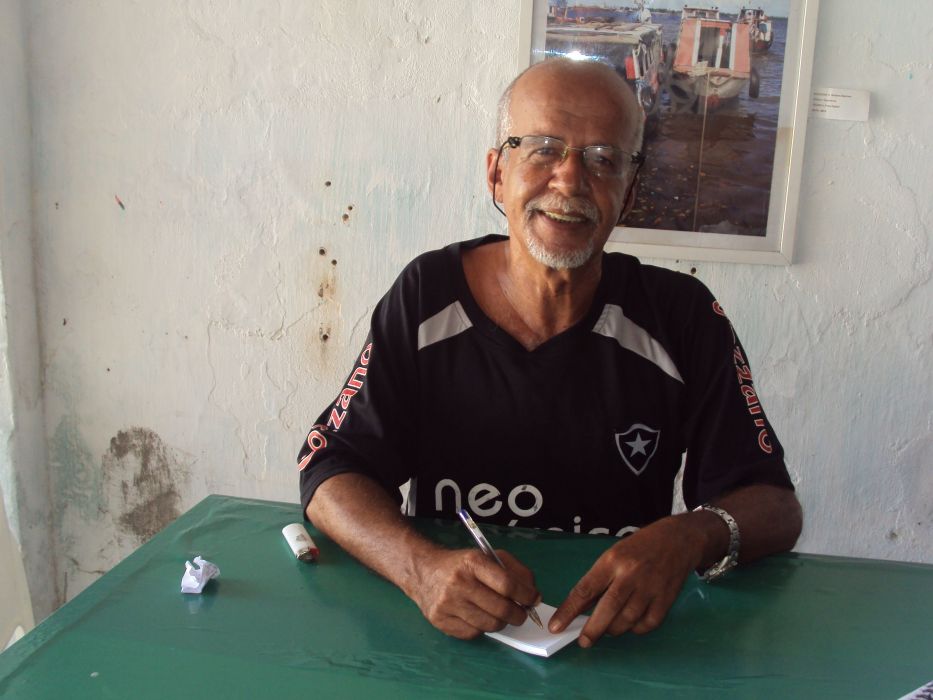Claudio 1 Com a camisa preta e a estrela do botafogo