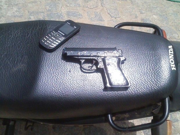 arma celular e moto