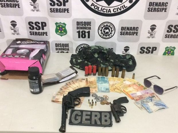 arma e dinheiro