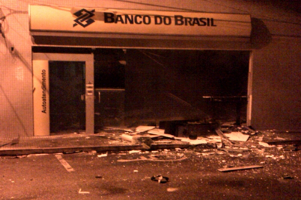 caixa banco explosão