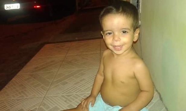 criança encontrada morta
