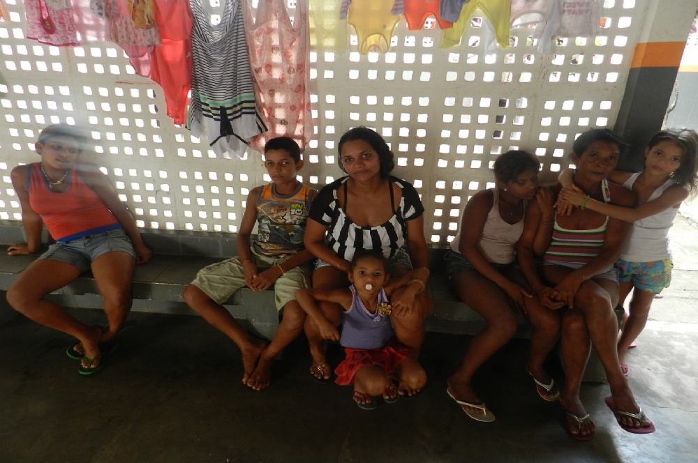 familias desabrigadas em escola