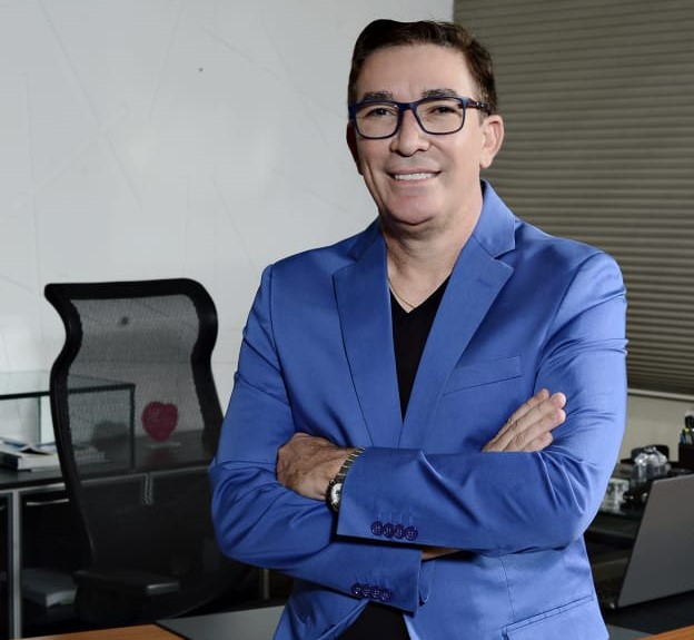 janyo diniz presidente ser educacional