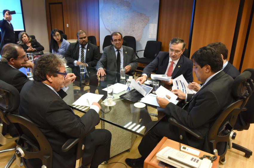ministro educacao