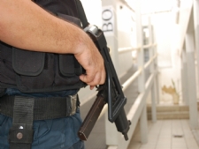 policia 25 04
