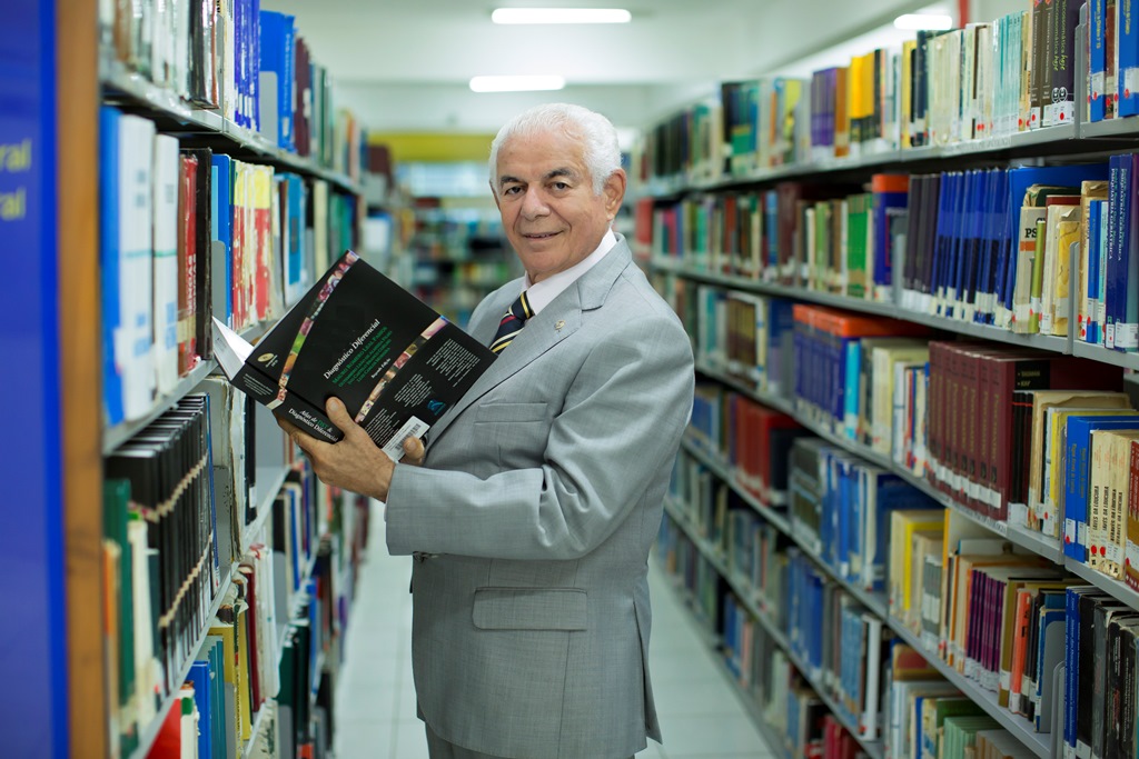 reitor prof uchoa2