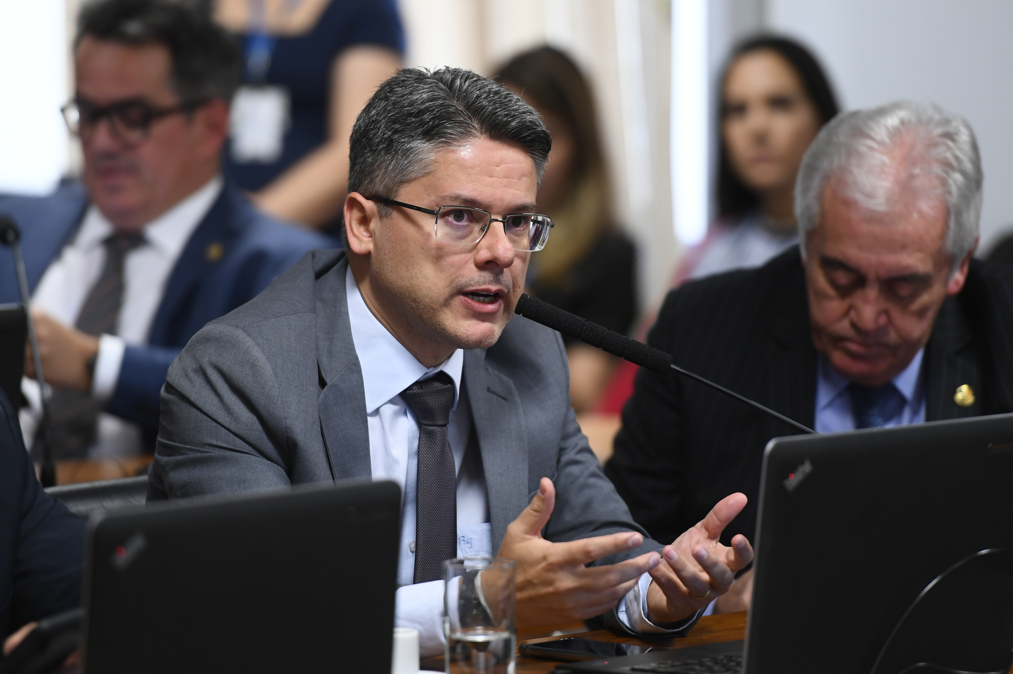 senador alessandro vieira sf